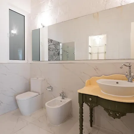 Bnbnova - Historic Duplex Apartament