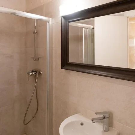 Lägenhet Bnbnova - Historic Duplex *