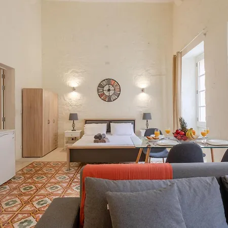 Flat Apartment *